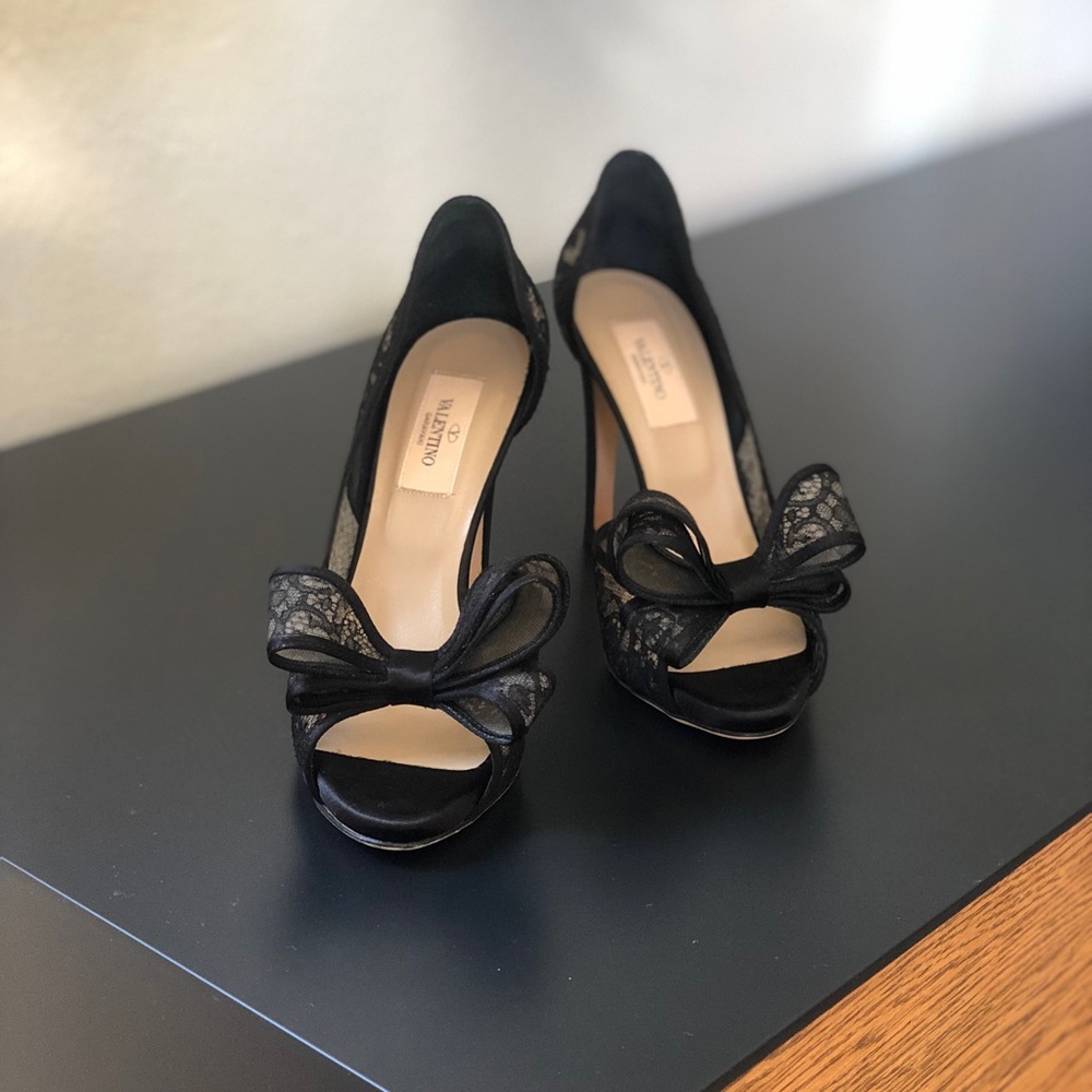 Valentino black lace peep toe bow heel 36.5